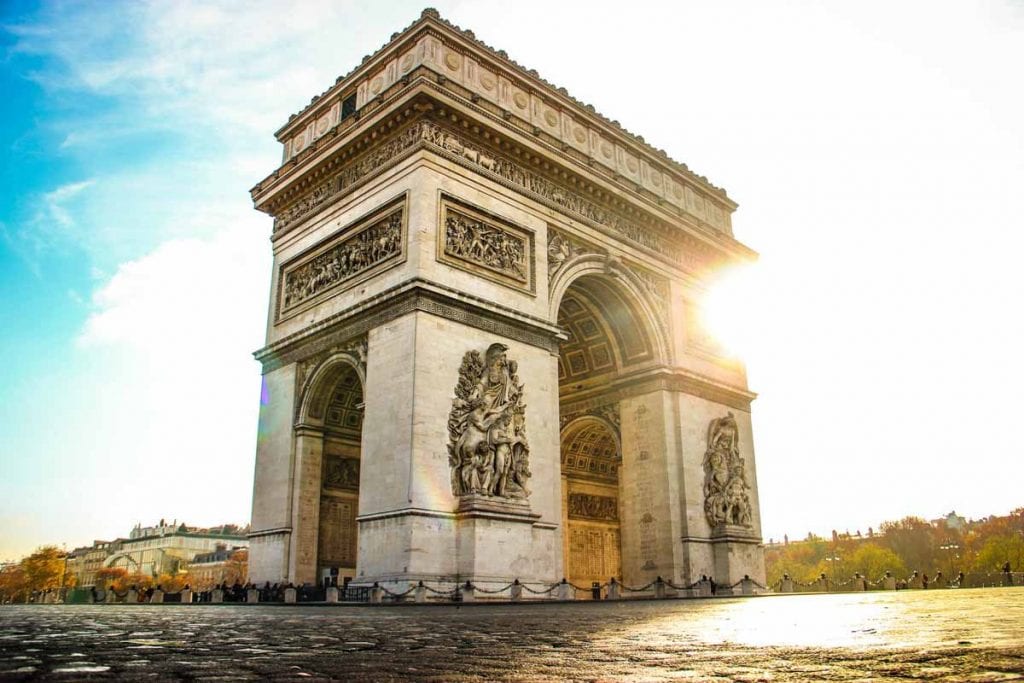 Arco do Triunfo, um importnte monumento de Paris, França