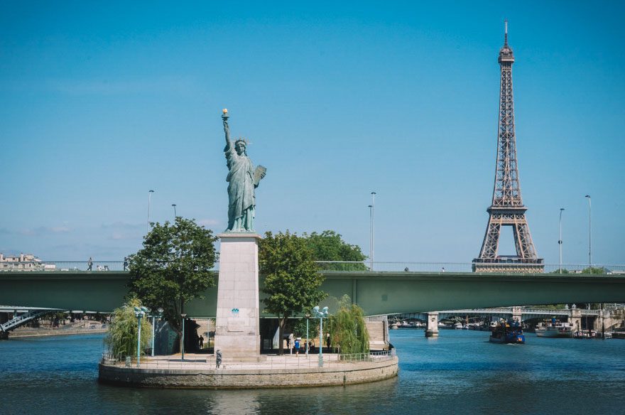 Estátua da Liberdade no Ile aux Cygnes, 15 eme, Paris, França