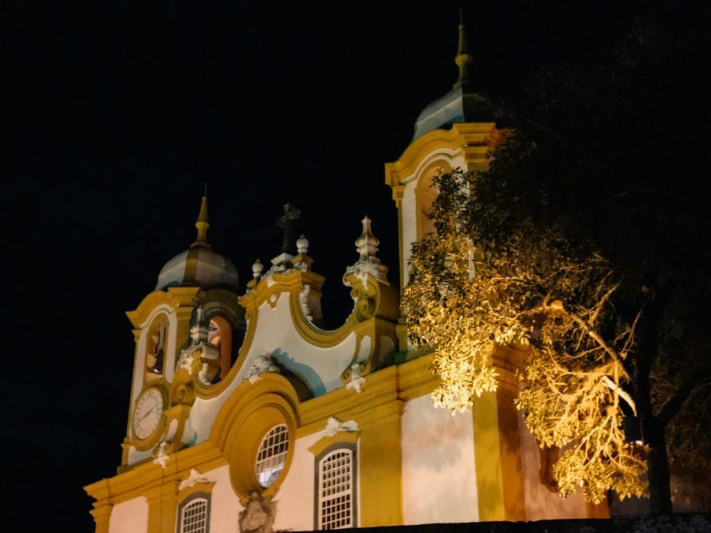 Vista noturna da Matriz de Santo Antônio, Tiradentes, Minas Gerais