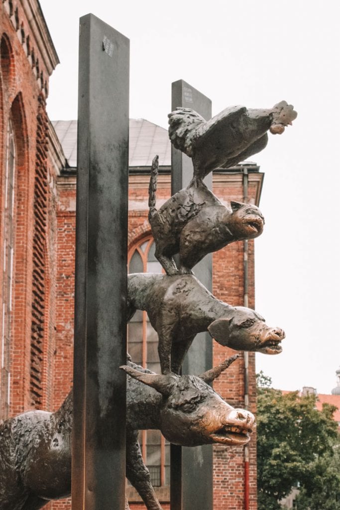 Escultura dos Músicos da Cidade de Bremen, em Riga, Letônia