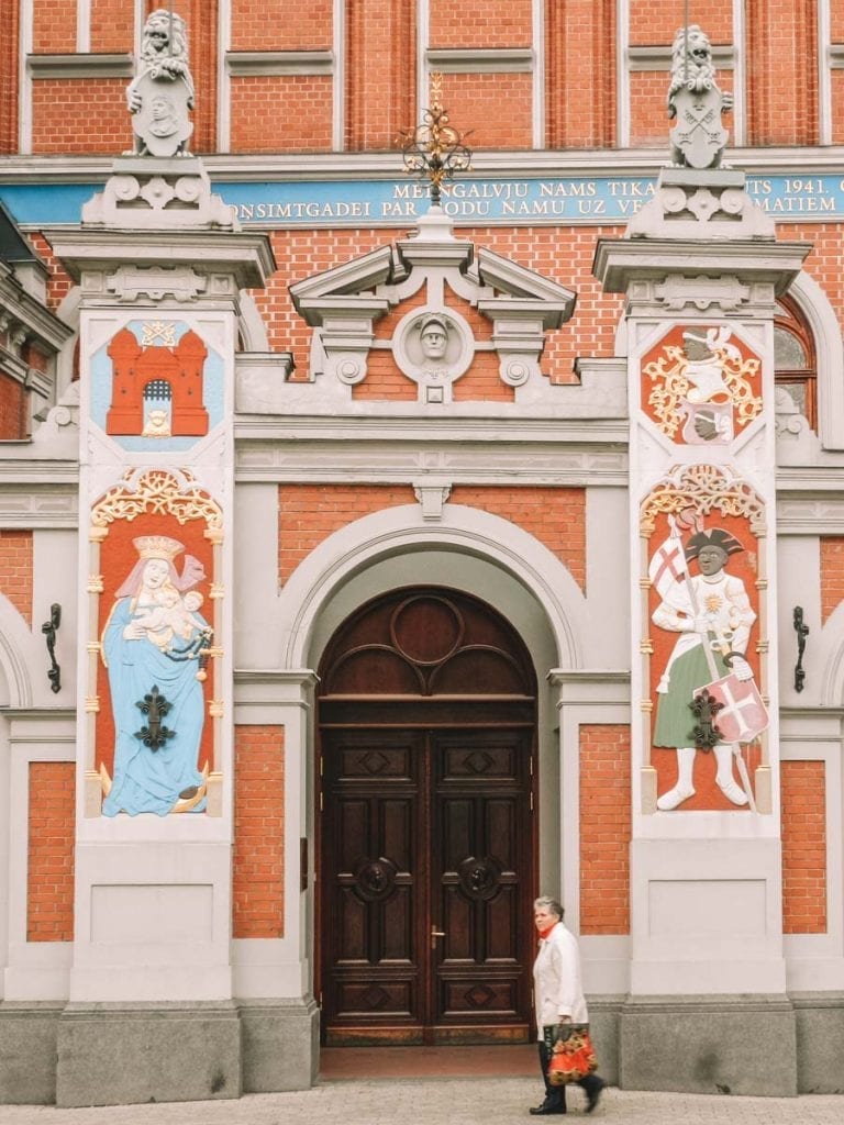 Casa da Irmandade dos Cabeças Negras, no centro histórico de Riga, Letônia