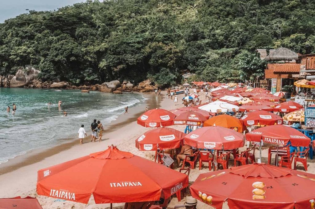 Praia dos Ranchos, a mais movimentada em Trindade, Paraty, Rio de Janeiro