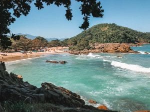 Praia do Meio vista a partir da trilha da Praia do Cachadaço