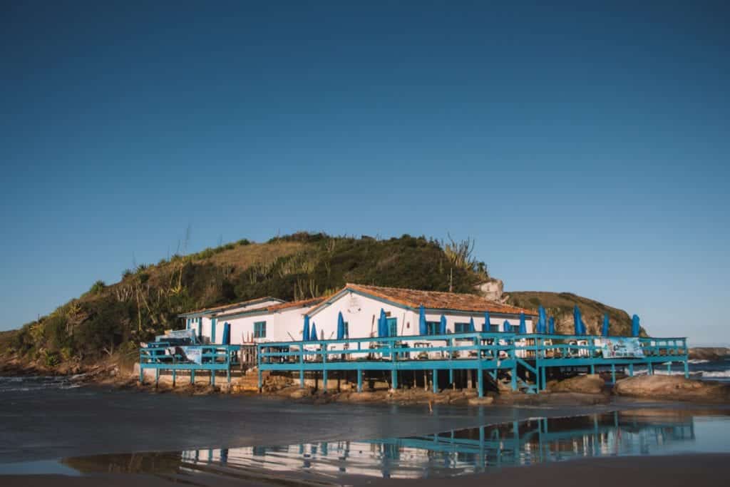 Casa que serviu de cenário para novelas da Rede Globo na Praia do Peró, em Cabo Frio