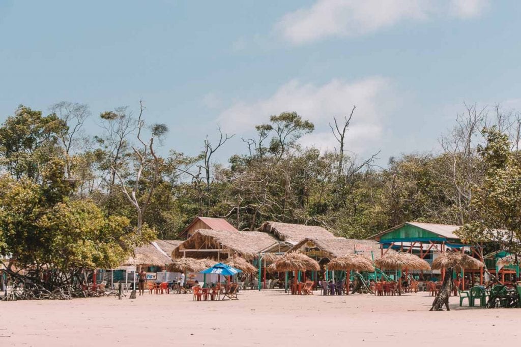 Quiosques da Praia da Barra Velha, Ilha de Marajó, Pará