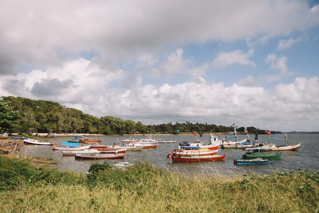 Barcos na Praia Grande de Salvaterra, na Ilha de Marajó, Pará
