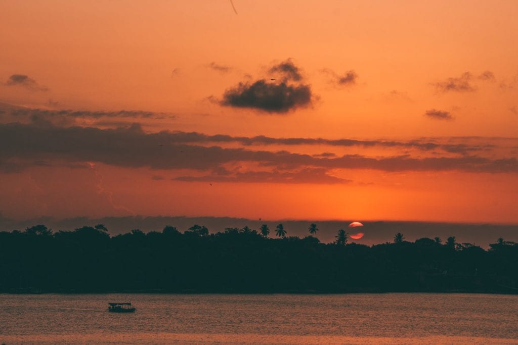 Pôr do sol no trapiche de Soure, Ilha de Marajó