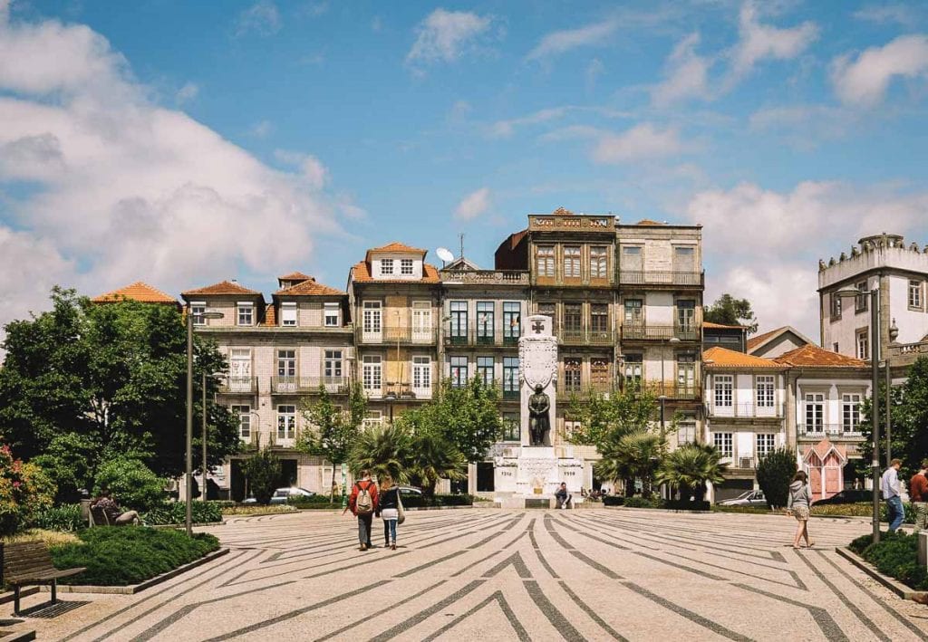Ruas de Cedofeita, uma boa área para se hospedar em Porto, Portugal