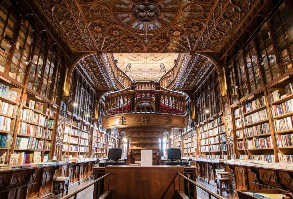 Livraria Lello, no Porto. Uma das bibliotecas mais bonitas do mundo