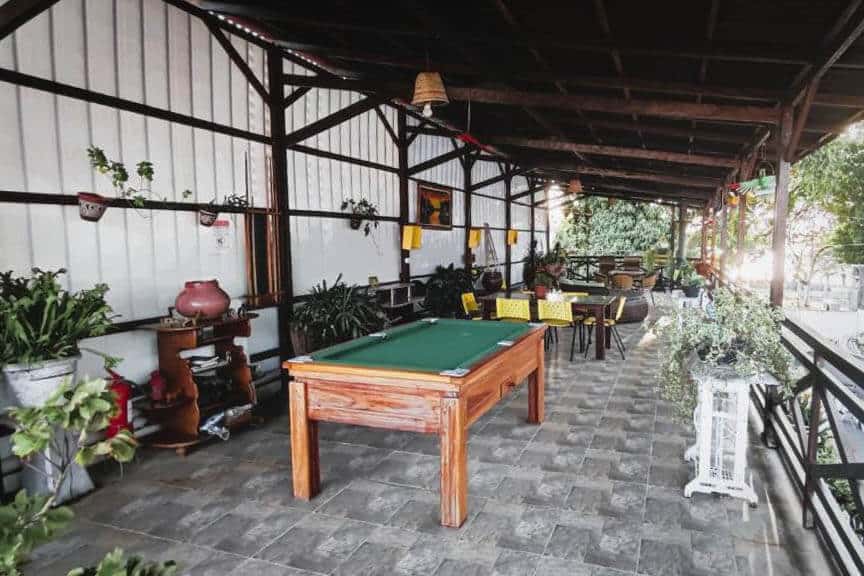 Mesa de sinuca em pousada no Centro de Soure, na Ilha de Marajó