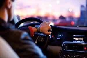 Foto de dentro de um carro