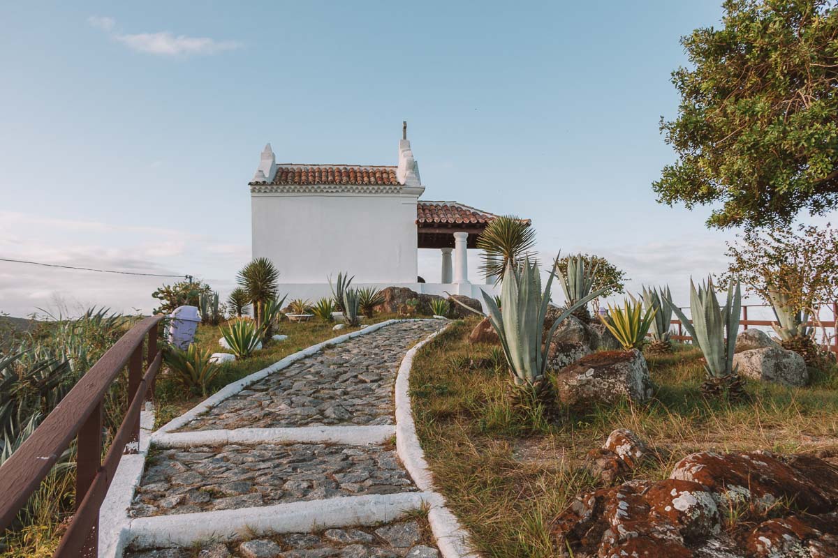 Morro da Guia, um bom lugar para assistir ao pôr do sol em Cabo Frio