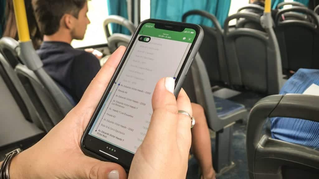 Utilizando o chip da Easysim4u no Uruguai para pesquisar destinos na rota do ônibus.