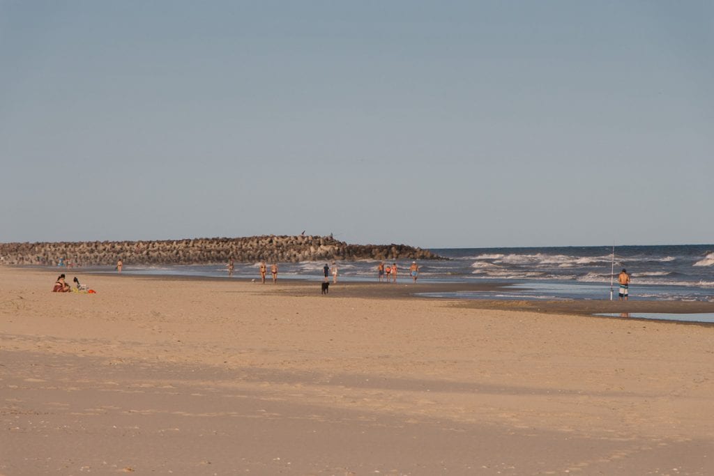 Praia na Barra del Chuy, na fronteira entre Uruguai e Brasil