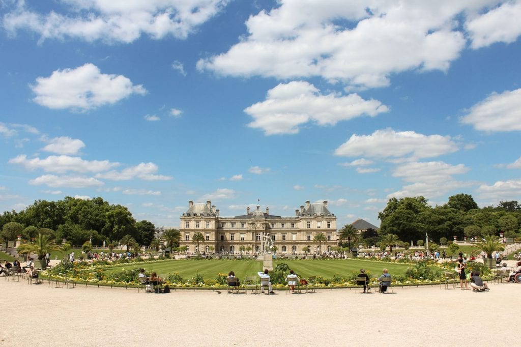 Palácio de Luxemburgo, Paris, França (adaptada)