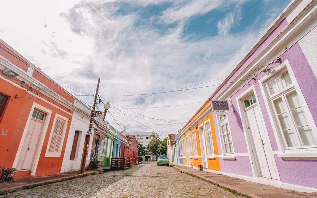 A Cidade Baixa é uma ótima opção para quem busca onde ficar em Porto Alegre próximo aos pontos turísticos