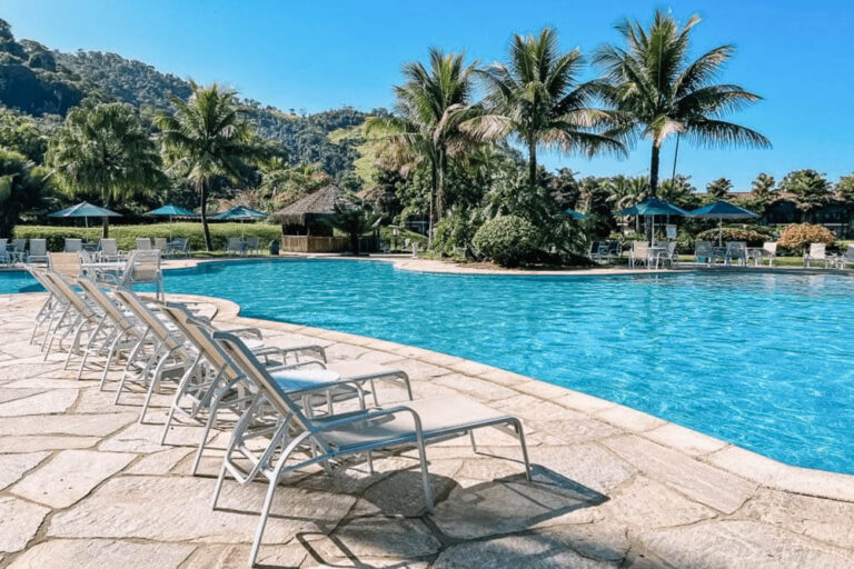 Pousada com piscina em Angra dos Reis, RJ