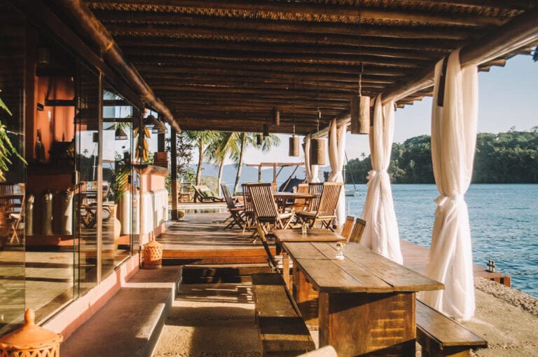 A Pousada Jamanta, em Angra dos Reis, oferece atividades de mergulho, caiaque e stand-up paddle