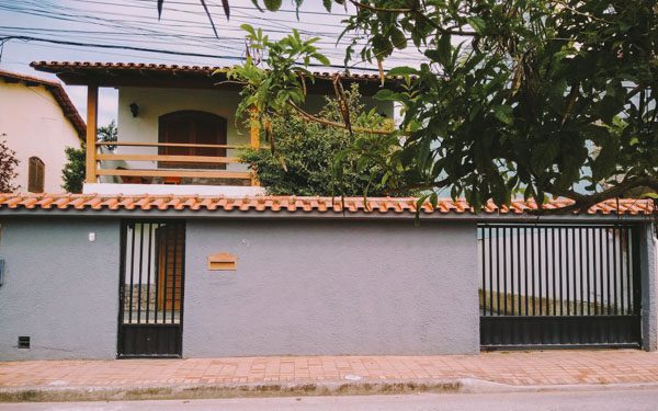 A Acerola House é uma opção de hospedagem com ótimo custo-benefício em Arraial do Cabo, RJ