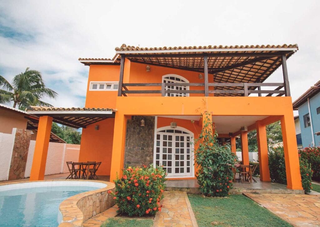 Alugar uma casa de temporada é a melhor solução para festejar o Ano Novo na Bahia longe das aglomerações