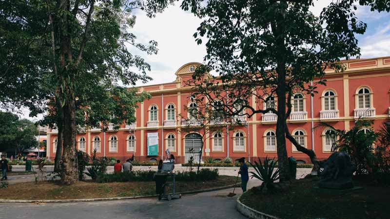 O Palacete Provincial abriga diversos museus e não pode ficar de fora do roteiro com o que fazer em Manaus