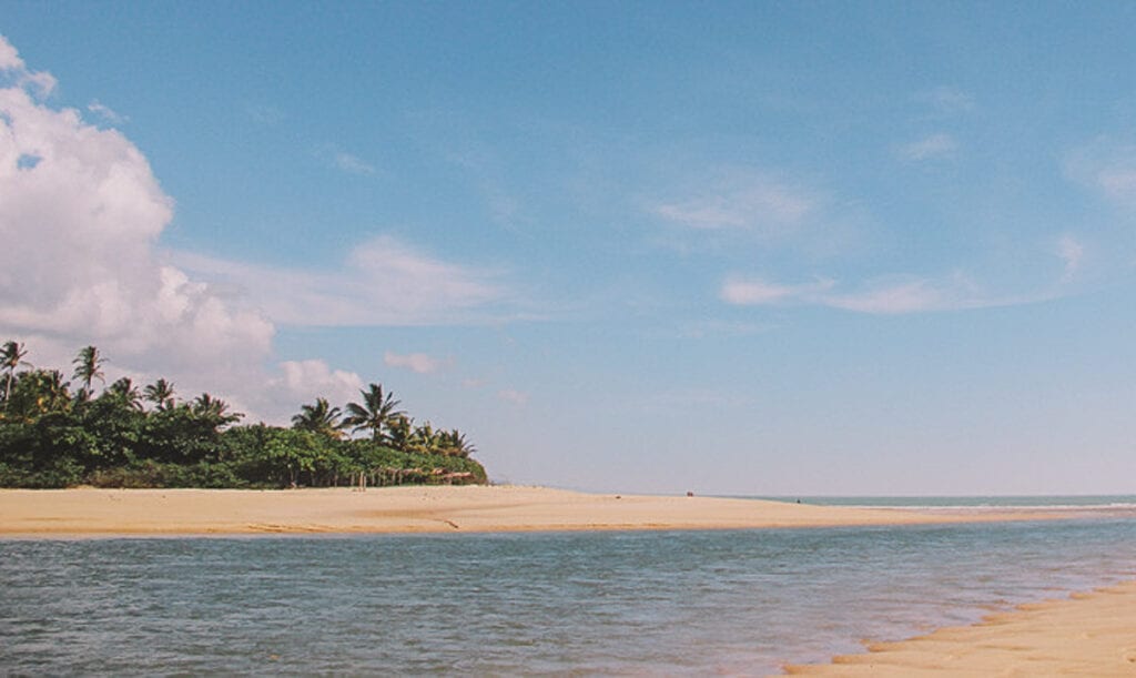 Caraíva, na Bahia, é um ótimo destino para relaxar no Brasil