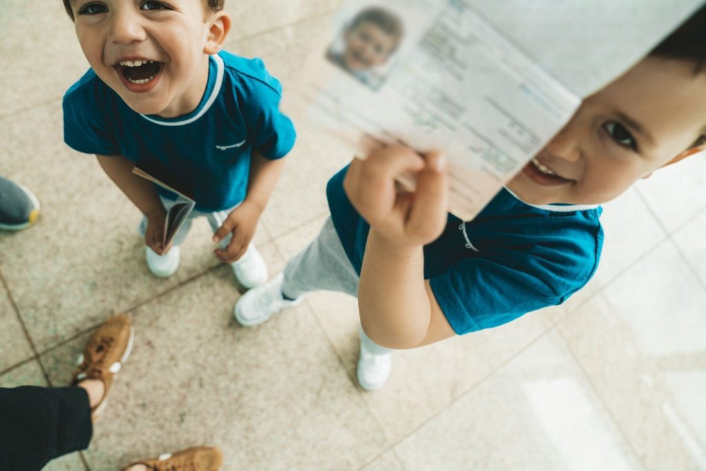 Como tirar o passaporte infantil para bebês e crianças