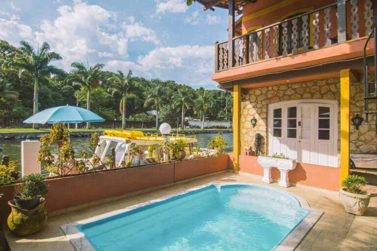 Hostel com piscina em Paraty
