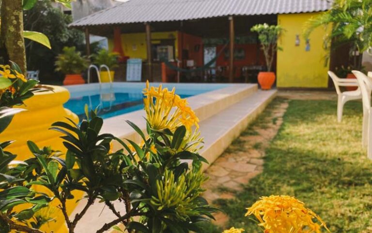Pousada Bougainville é opção de pousada com piscina em Salvador