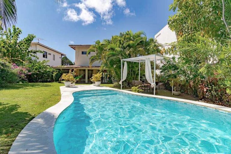 Casa com piscina para passar as festas de fim de ano em Lauro de Freitas, Bahia