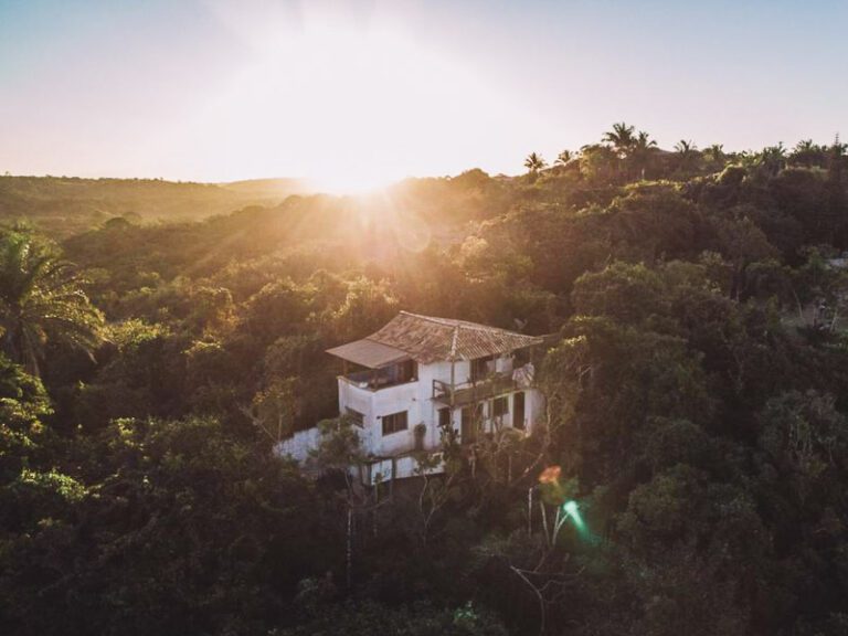 Casa em meio à natureza para passar o Réveillon isolado na Bahia