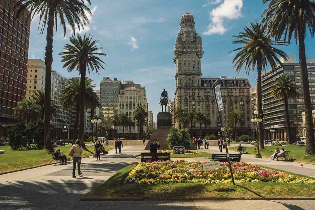 A Ciudad Vieja é a melhor localização para quem busca onde ficar em Montevidéu próximo aos pontos turísticos