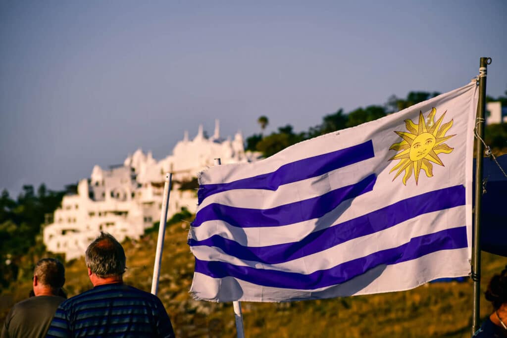 Seguro viagem Uruguai com cobertura para Covid