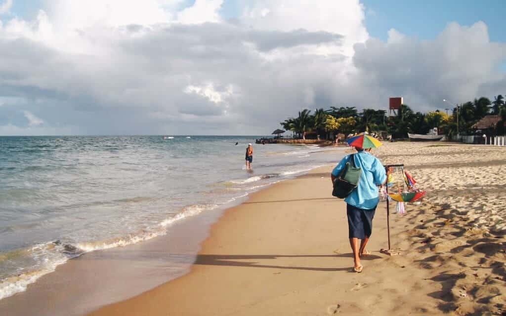 Praia de Maria Farinha é uma boa opção para fugir das multidões em Recife