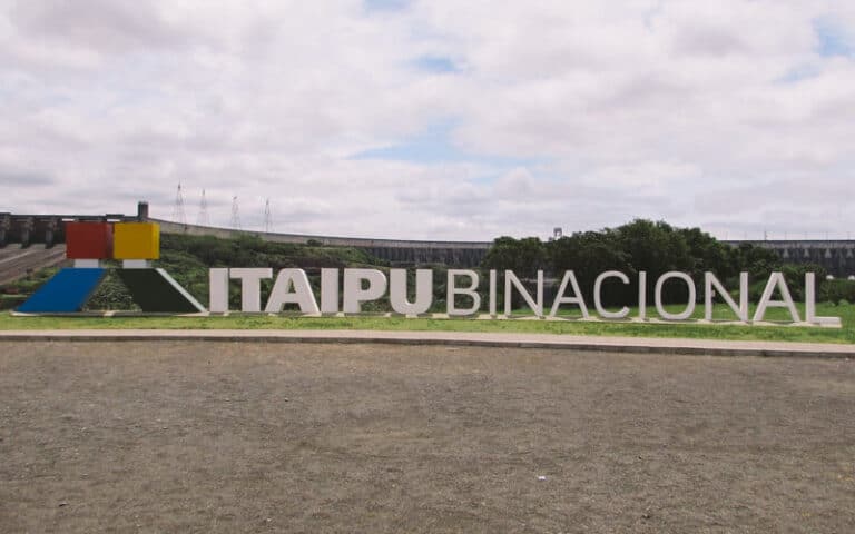 Itaipu Binacional, Foz do Iguaçu, divisa com Paraguai