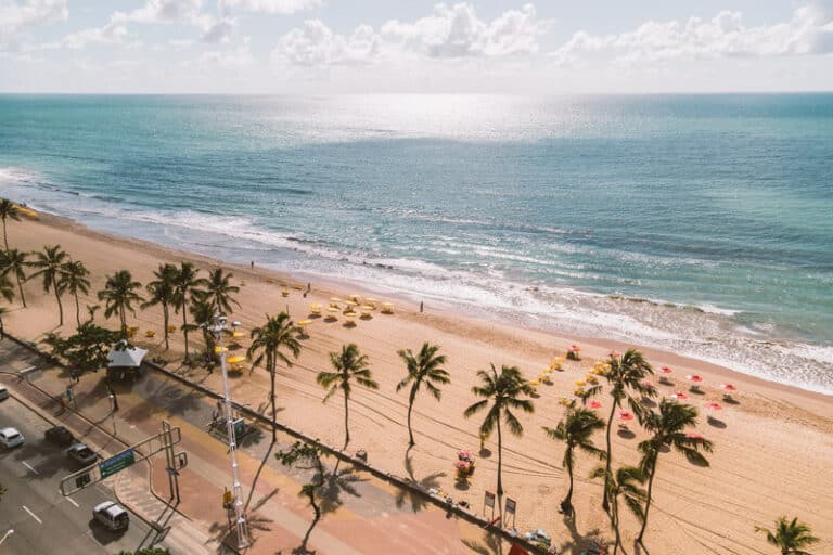 A Praia de Boa Viagem é a mais famosa de Recife, capital de Pernambuco