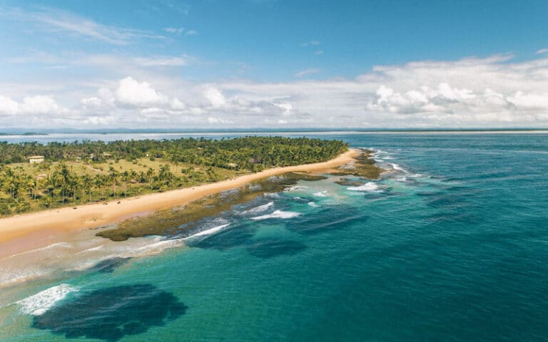 A Península de Maraú é um dos melhores lugares para viajar em fevereiro no Brasil