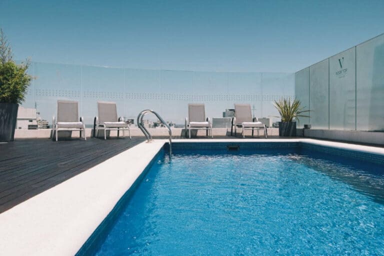 Hotel com piscina em Montevidéu