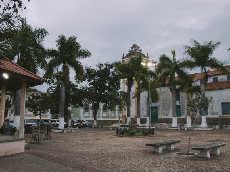 Praça ao lado da Igreja do Rosário e São Benedito, Cunha