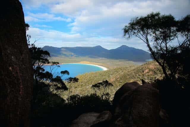 Vista fascinante da Wineglass Bay, Tasmania, Austrália