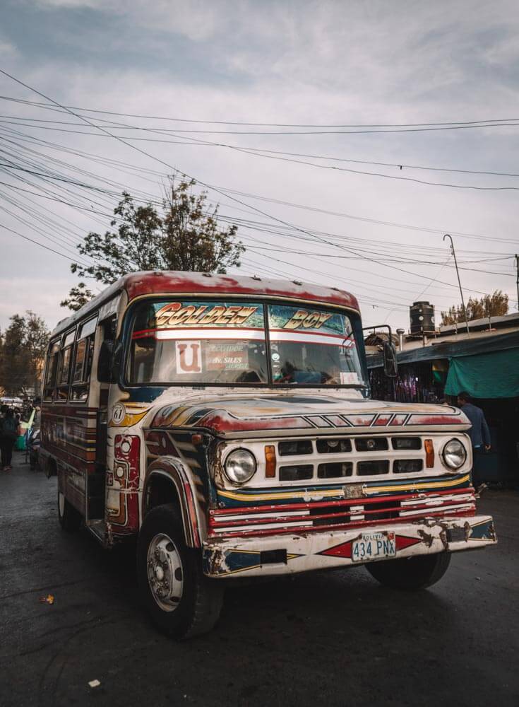 Ônibus colorido em Cochabamba, Bolívia
