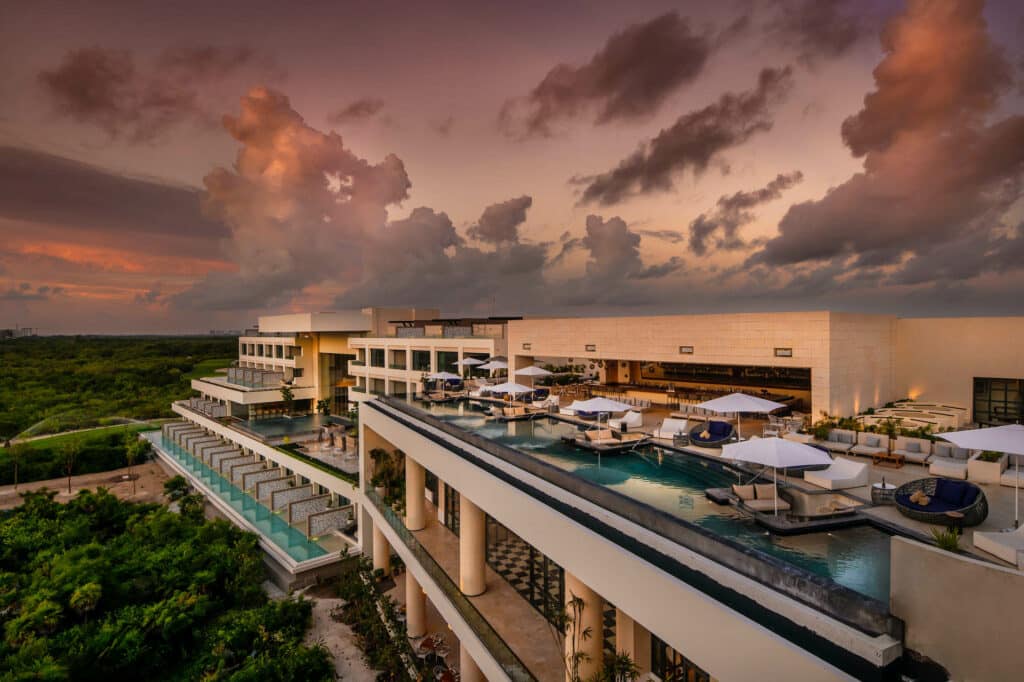 Atelier Playa Mujeres é um hotel 5 estrelas em Cancún com elevadores e ferramentas de acessibilidade