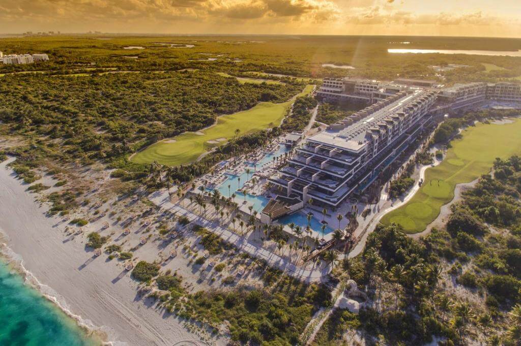 Estudio Playa Mujeres é um dos hotéis cinco estrelas em Cancún com opção de lazer para todas as idades