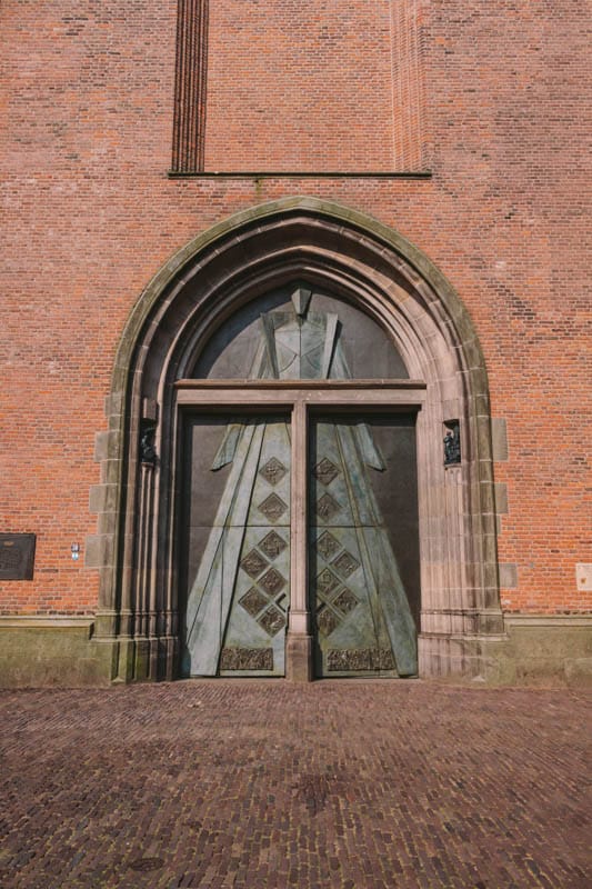 Porta dos peregrinos na Onze Lieve Vrouwetoren, Amersfoort, Países Baixos