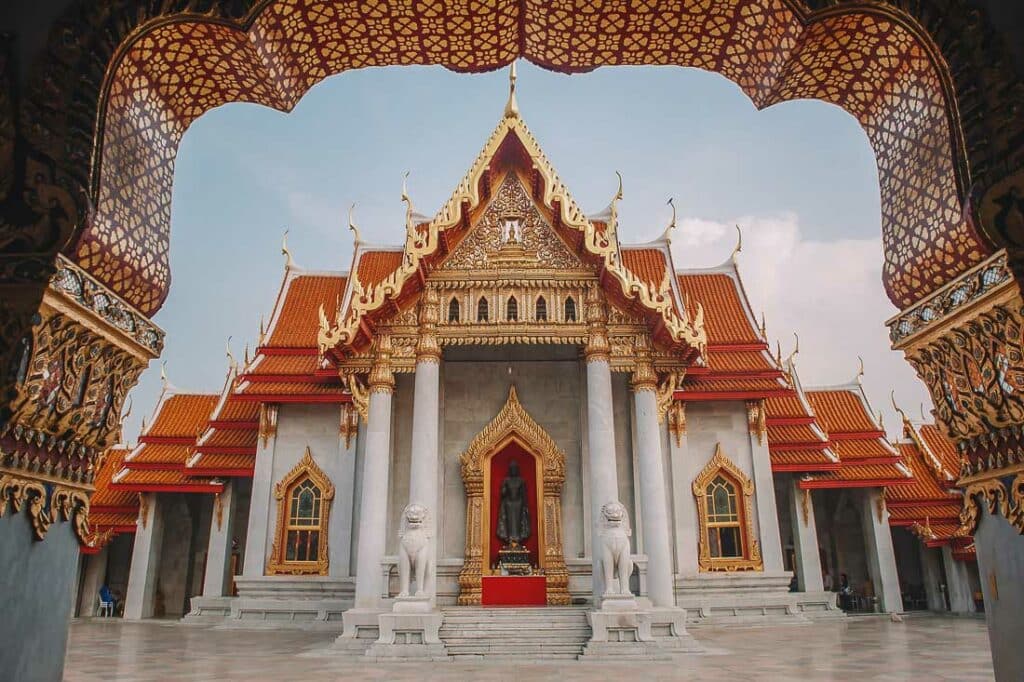 Wat Benchamabophit, o Yemplo de Mármore de Bangkok