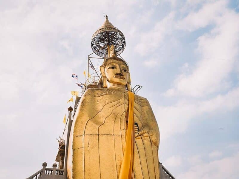 Wat Intharawihan, templo do Buda em pé