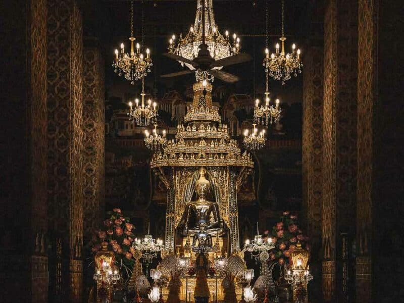 Buda dourado no Wat Pathum Wanaram, Bangkok