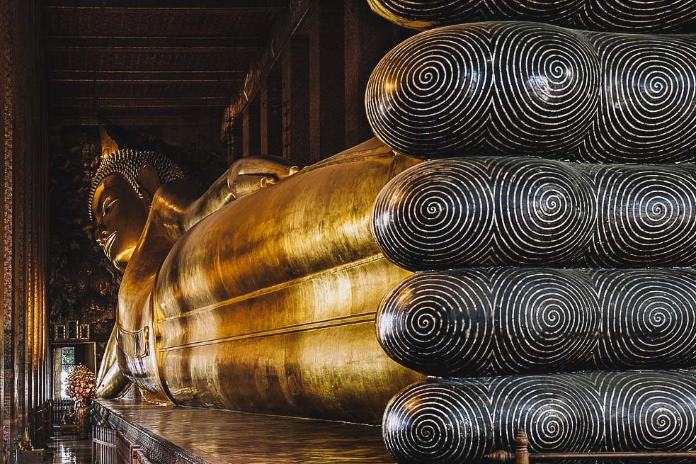 A estátua do Buda Reclinado de Bangkok tem 46 metros de comprimento