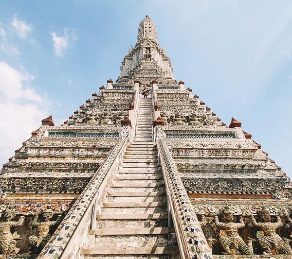 Torre central do Wat Arun, o Templo do Amanhecer de Bangkok