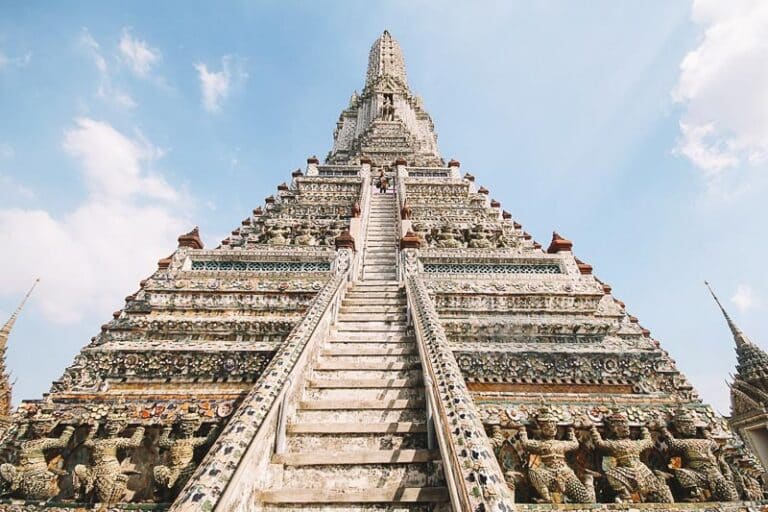Torre central do Wat Arun, o Templo do Amanhecer de Bangkok